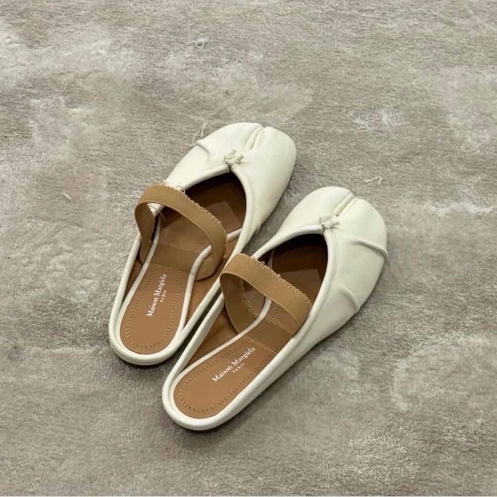 Maison Martin Margiela White Tabi Mule with Tan Strap - Picture 2 of 2